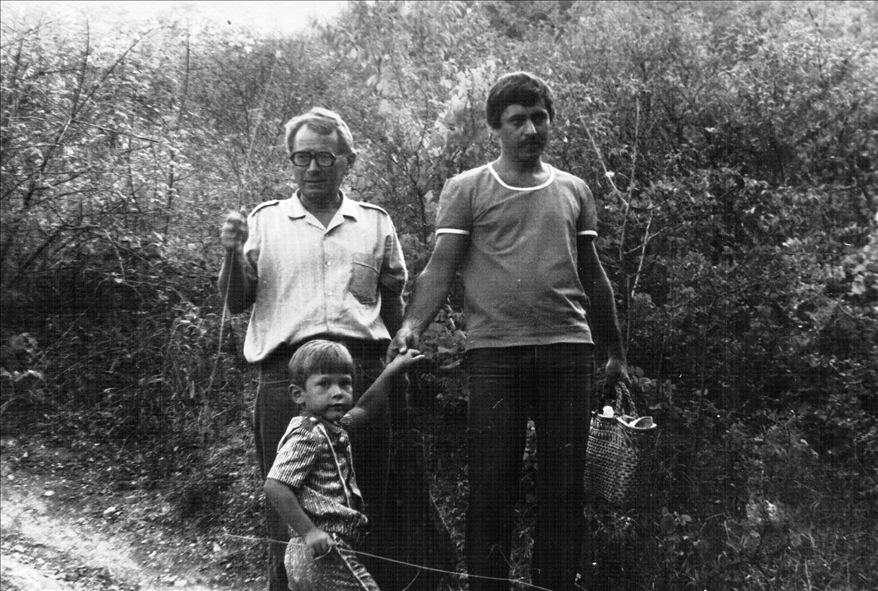 С сыном Вадимом и внуком Арсением. Середина 80-х годов